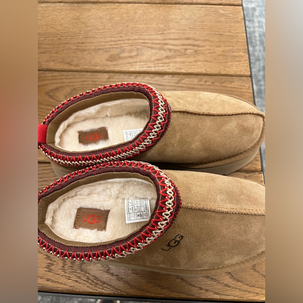 Size 6 Ugg Tazz slipper Chestnut